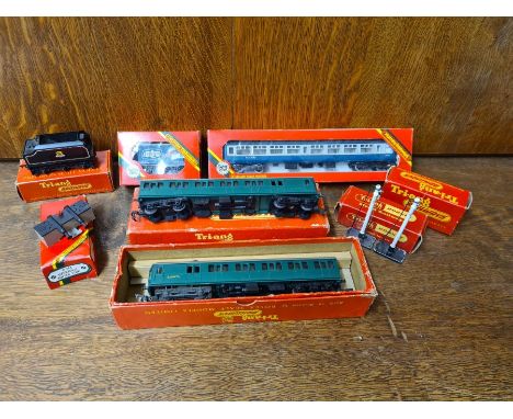 Triang R156 SR Suburban Motor Coach boxed and Coach unboxed, R56 4-6-6 tank loco box only, Triang R30 Princess tender, Hornby