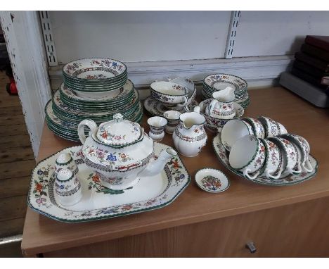 Copeland Spode Chinese Rose pattern dinner and tea service comprising 60 pieces.