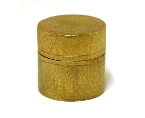 A stylish modern silver gilt pill/trinket box,by F F K, London, 1979,decorated all-over with malted/frosted decoration,2.5cm 