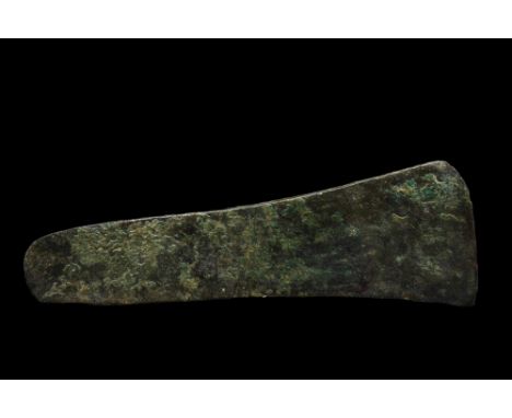 Ca. 1st millennium BC. A flat axe with straight sides, solid butt, and slightly convex cutting edge.Size: L:40mm / W:125mm ; 