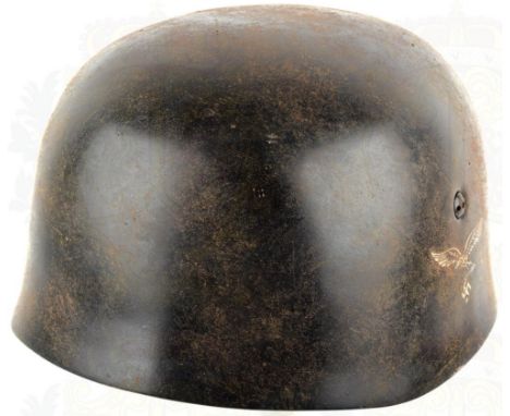 FALLSCHIRMSCHÜTZEN-STAHLHELM, Sammleranfertigung/Replik, Glocke schwarz lackiert, LW-Adler 2. Form u. s/w/r/ Wappen-Emblem, m