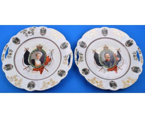 2 PATRIOTISCHE TELLER KAISERPAAR, Porzellan, m. dekortivem Golddekor, je 6 farb. Hoheitsadlern m. Kaiserkrone, Zentrum m. far