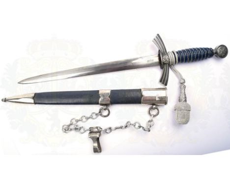 FLIEGERDOLCH 1935, sog. „Borddolch“, Klinge m. eingeschlagenem Herst. „Emil Voos Solingen“, Griffteile Nickel m. Resten d. Ve