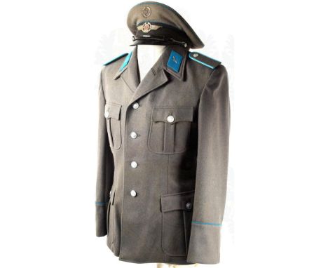 UNIFORM SOLDAT DER LUFTSTREITKRÄFTE, Uniformrock, steingraues Tuch, aufgenähte Kragenspiegel, blaue Paspelierung, Gr. „K-48“;