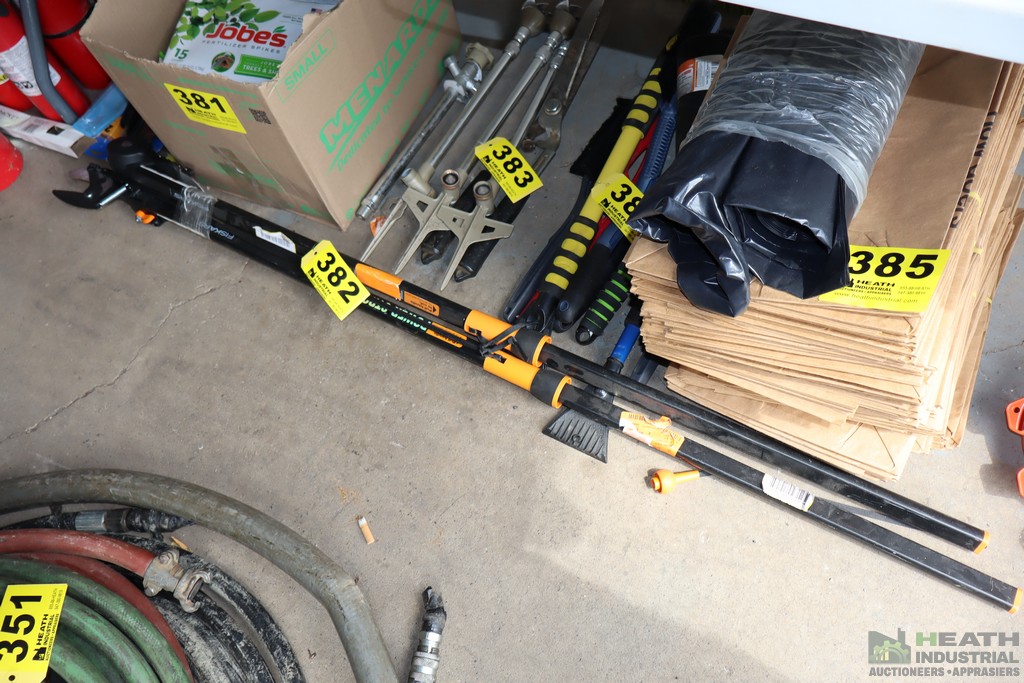 Lot 382