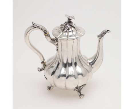of baluster form, with vertical fluting, a leaf-capped scroll handle and a flowerhead finial, crested, by Robert Hennell, Lon