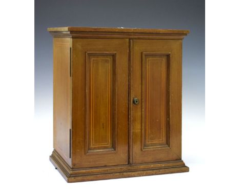 Early 20th Century inlaid mahogany table top cabinet, 35cm x 26cm x 38cm Condition: Please note this cabinet has a brammah lo