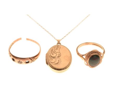 9ct gold dress ring set oval bloodstone cabochon, size M, together with a 15ct gold ring (split), and a 9ct gold oval locket 