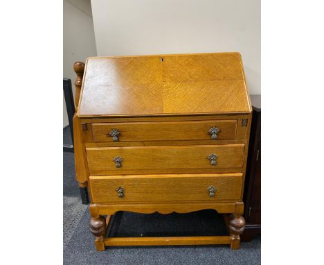 A light oak bureau 