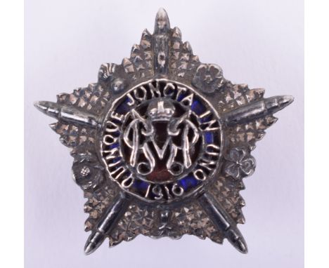 Rare Silvered and Enamel Guards Machine Gun Battalion Small Service Dress Cap Badge, fine silvered (not hallmarked) badge sta