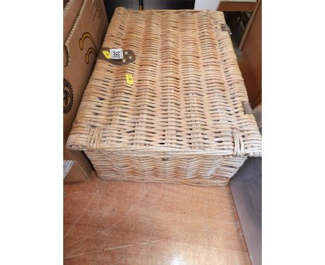 Wicker Picnic Hamper 