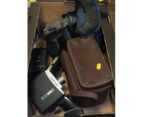 A TRAY OF VINTAGE CAMERAS AND ACCESSORIES