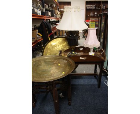 A VINTAGE OAK CAMPAIGN STYLE TRAY ON STAND TOGETHER WITH AND INDIAN BRASS TABLE &amp; TWO MODERN LAMPS (4)