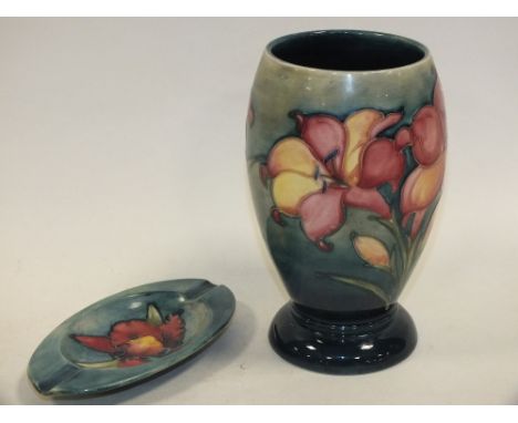 A VINTAGE SIGNED FLORAL MOORCROFT VASE TOGETHER WITH A SIMILAR PIN DISH S/D