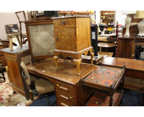 A VINTAGE OAK EMBROIDERED FIRE SCREEN TOGETHER WITH A REPRODUCTION WALNUT BEDSIDE CABINET AND OAK TROLLEY (3)