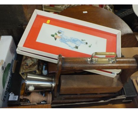A TRAY OF TREEN AND COLLECTABLES TO INCLUDE A TANTALUS (MINUS DECANTERS) TEA CADDY, BOXES, CHISELS, PAIR OF PRINTS ETC. 