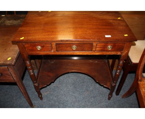 AN ANTIQUE MAHOGANY THREE DRAWER SIDE / CONSOLE TABLE - W 85 cm, D 47 cm