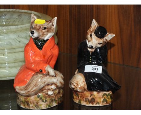 A PAIR OF STAFFORDSHIRE CERAMIC FOX FIGURES 