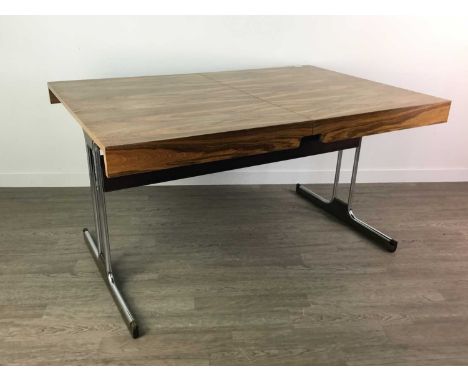 MID-20TH CENTURY DESIGN ROSEWOOD EFFECT EXTENDING DINING TABLE,in the manner of Robert Heritage for Archie Shine or Merrow As