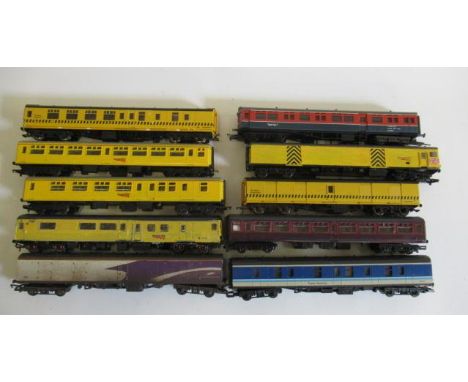 Ten coaches by Hornby and Bachmann, most items service stock, some repainting, F-G (Est. plus 21% premium inc. VAT)