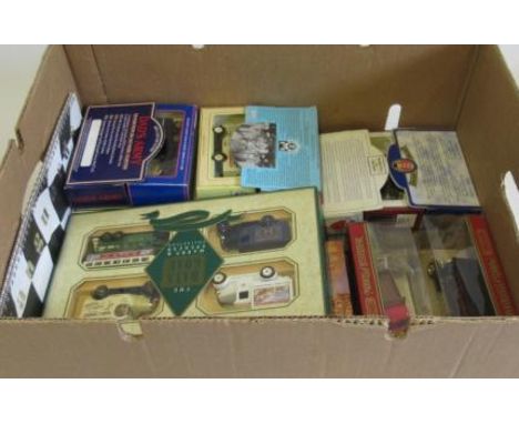 Twenty three vintage vehicles by Lledo and Days Gone including delivery vans, buses and lorries, all items boxed, E (Est. plu