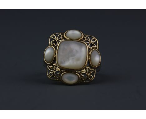 A 9ct yellow gold (stamped 375) mother of pearl set ring, (R).