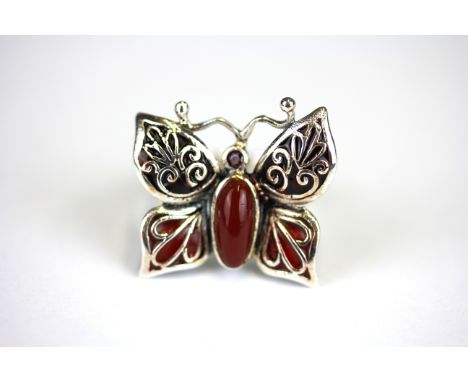 A 925 silver enamelled butterfly shaped ring set with onyx and garnet, (L).