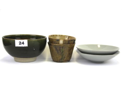 A group of five oriental porcelain and ceramic items, including a green glazed bowl, bowl Dia. 15cm. H. 8cm.