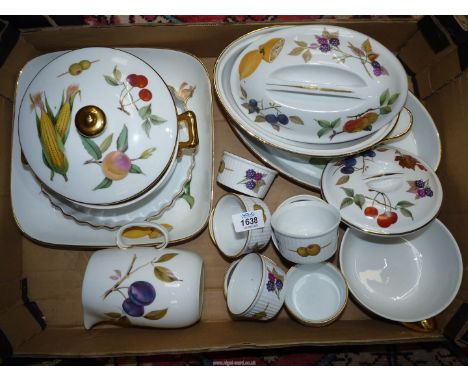 A quantity of Royal Worcester 'Evesham' oven to tableware including lidded dishes, ramekins, oval open dishes, etc.