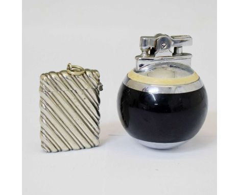 Billiard ball table lighter by Ronson, together with silver plated vesta with gadrooned decoration (2)