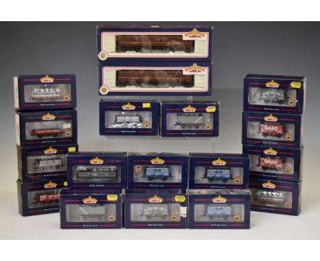 Bachmann Branch-Line - Group of twenty-three boxed 00 gauge railway trainset wagons / rolling stock, together with two 34-327