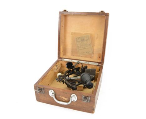 1940s Husun Plath sextant no. 25783 in black finish, contained in fitted wooden case with service label dated 1945