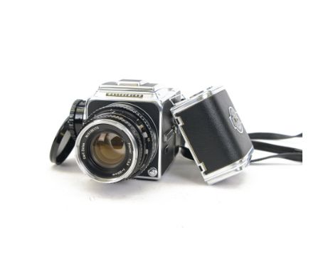 Hasselblad 500C/M medium format camera body, in chrome and black finish, serial no. UH129822, made in Sweden circa 1972, with