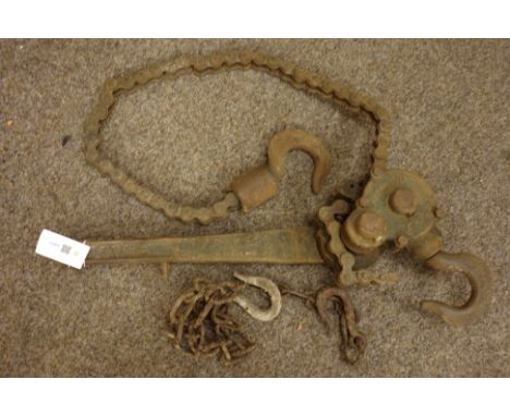Vintage 'Yale Pull-Lift' 1 1/2 ton lever ratchet hoist and chain   Condition Report   Click here for further images, conditio