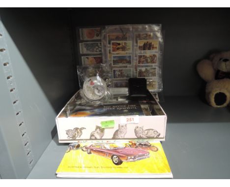 A selection of vintage collectable tea and other cards