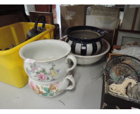 A selection of vintage ceramic planters and jardiniere 