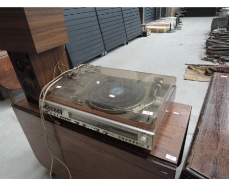 A vintage Aiwa AF-5050 stereo music system