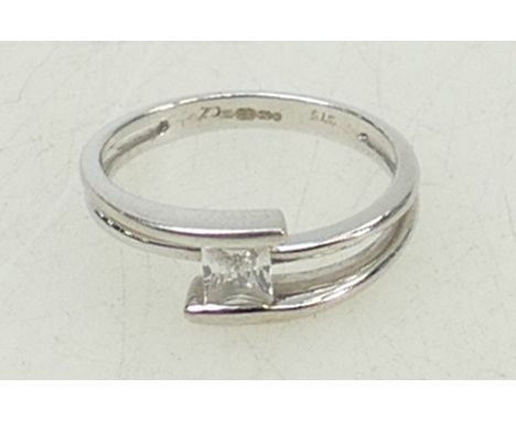 9ct white gold dress ring: Ring size N, 3.2grams.