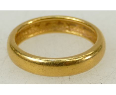 22ct gold wedding/ ring  band:  Wedding ring in hallmarked 22ct gold, weighing 4.9 g, size L ½. 