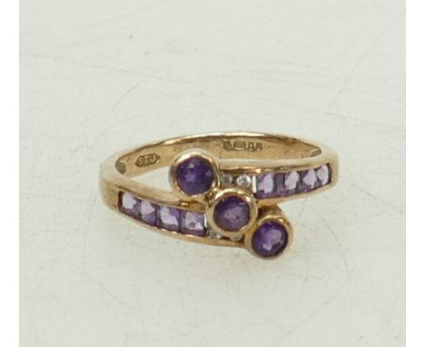 9ct gold Amethyst Crossover ring: Ring c1950's size M, 2.3grams.