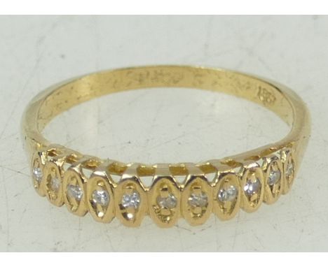 18ct ladies gold ring: Ring set with diamonds, size K/L, 2 grams.