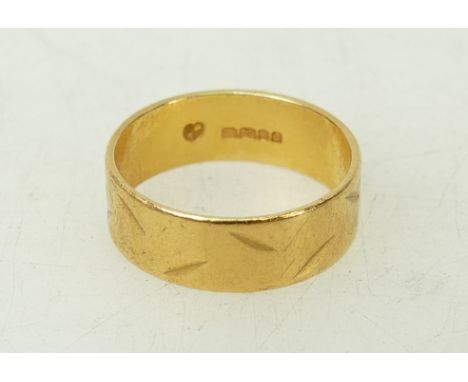 22ct gold Wedding ring / band: Ring measures 6mm wide, weight 5.2g. Size P.     