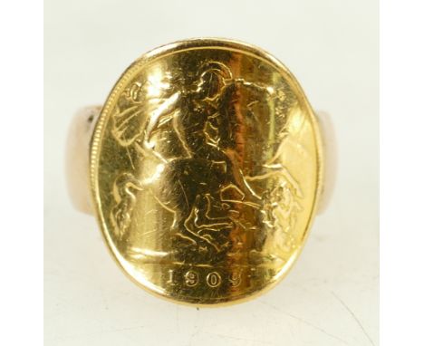 Half Sovereign gold ring: Coin dated 1909 & showing considerable wear, the ring shank 9ct Rose gold. Gross weight 7.3g.