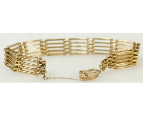 Gold gate bracelet: 9ct hallmarked gold gate bracelet, 14.7g.