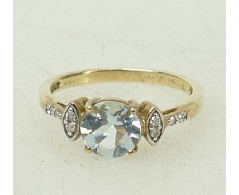 9ct gold ring set with Aquamarine: Ring size N, 2.5grams.