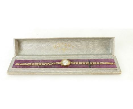 Rotary ladies 9ct gold Wristwatch: Wristwatch with 9ct gold bracelet, gross weight 12.1 grams in original box.
