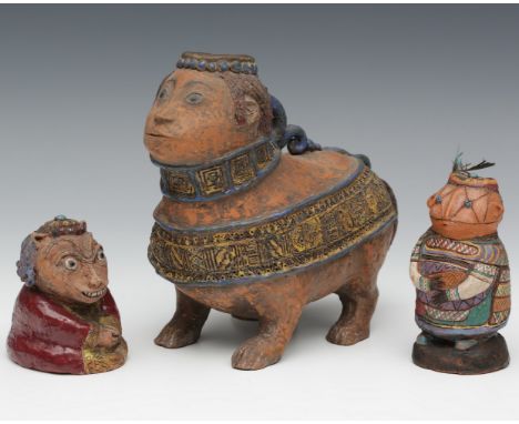Etie van Rees (1890-1973), drie aardewerken vormstukjes, 1961-'62, "Zelfportret als Etruskische urn", "Bettina als Eskimo man