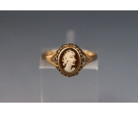 A yellow metal cameo dress ring. hallmarked 9ct gold, london, 1986 Size: K 1.3 grams