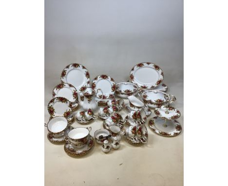 A large quantity of Royal Albert Old Country Roses in good condition. Six piece settings includes, dinner plates, breakfast p