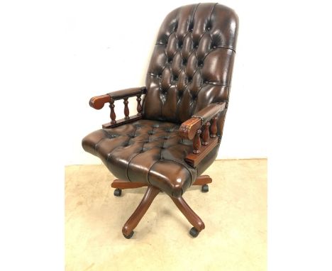 A good quality leather button back and seated swivel office chair. H:49cm